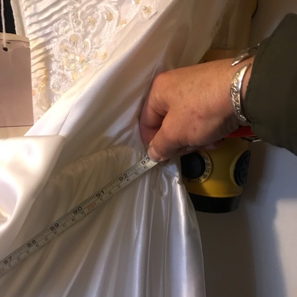 Vintage Alfred Angelo Beautiful Sequined Full Length Puff Sleeved Wedding Gown. - Picture 12 of 17